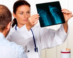 Проведение периодических медицинских осмотров работников позволяет следить за состоянием их здоровья 